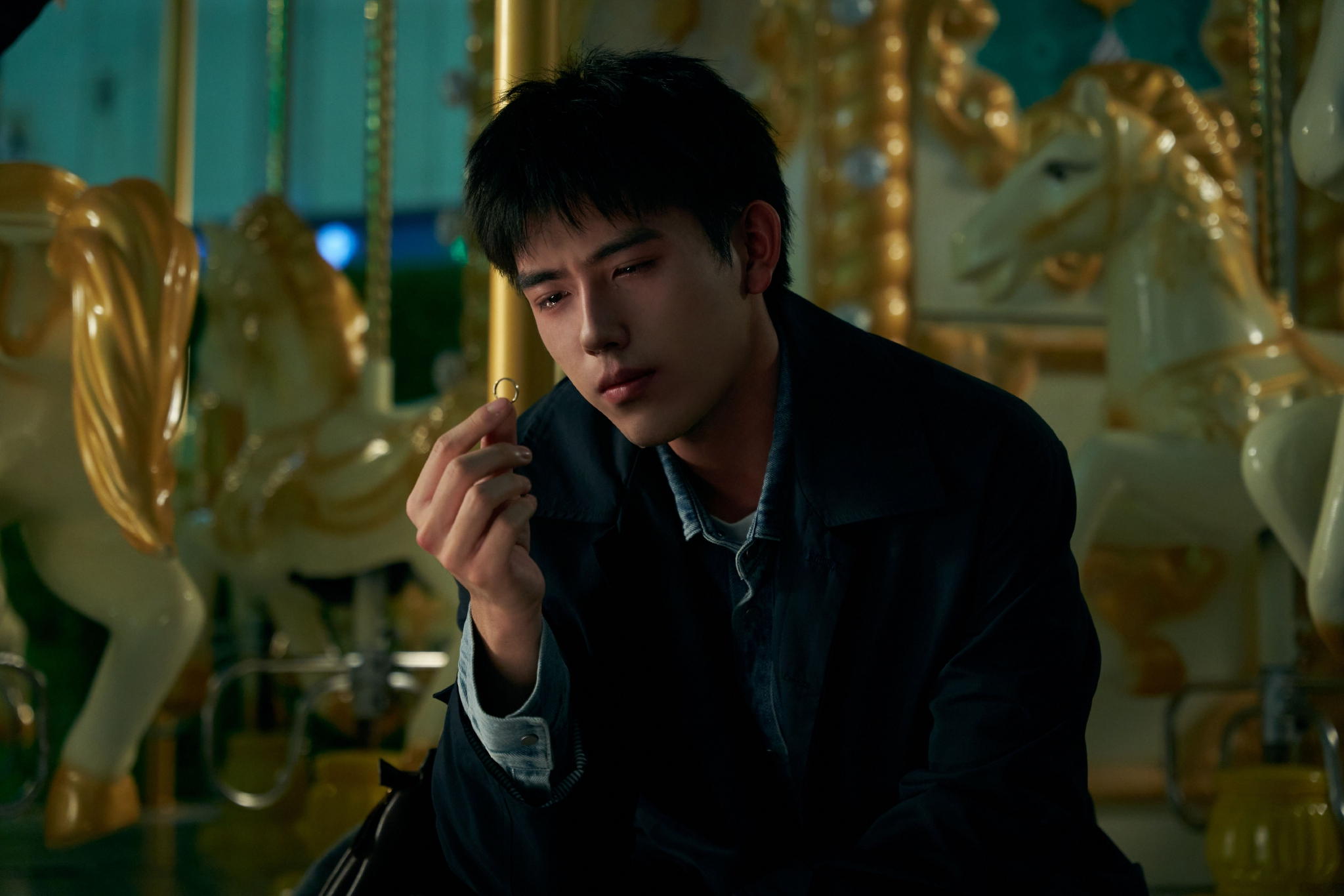 电影《倒数说爱你》中,陈飞宇饰演的谷雨轩有很多动情的哭戏.