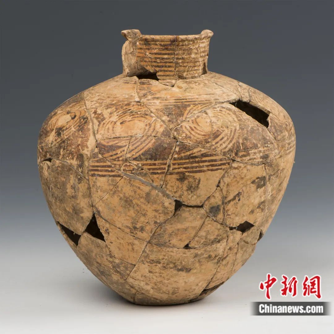 屈家岭遗址出土的彩陶罐.湖北省文物考古研究院 供图