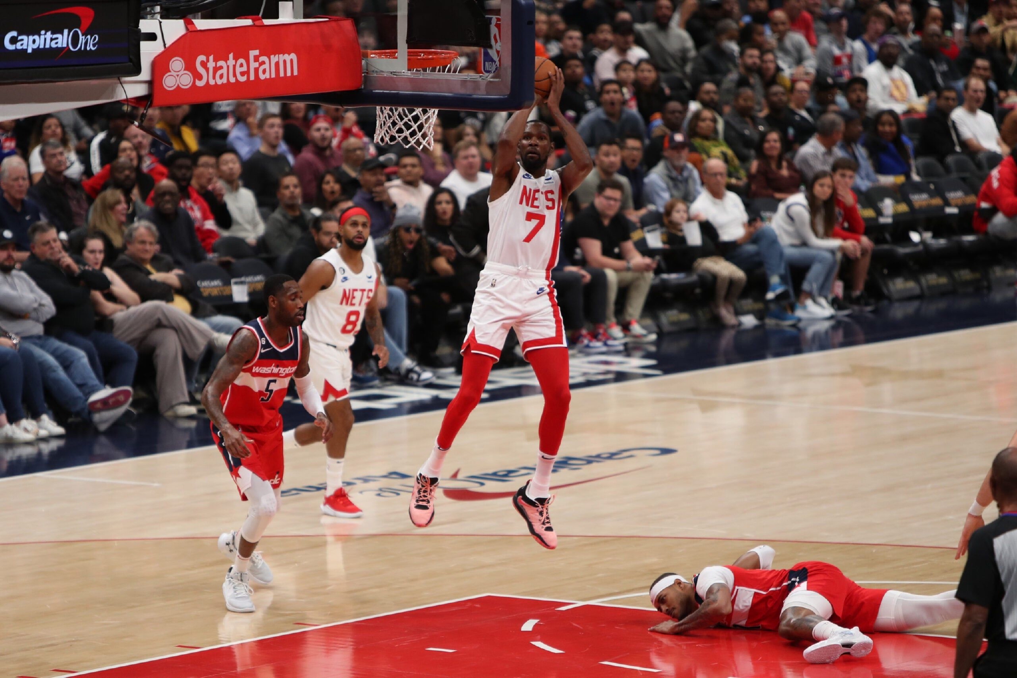 nba官宣六大奖项:詹姆斯荣膺年度时尚奖 杜兰特威少也上榜