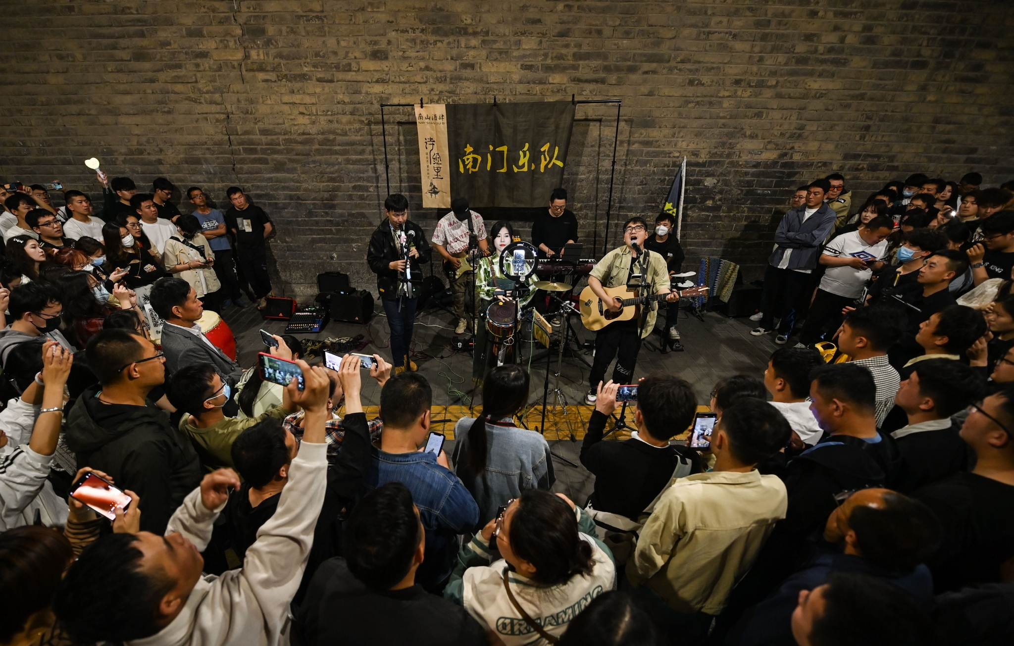 中国中亚峰会千年古城碰撞现代民谣