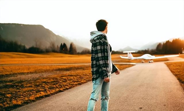 学校独来独往好不好 独处孩子该如何看待