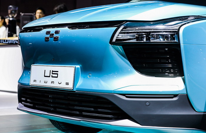 (▲此前在上海车展亮相的爱驰u5)进入2023年后,已经有多家汽车公司