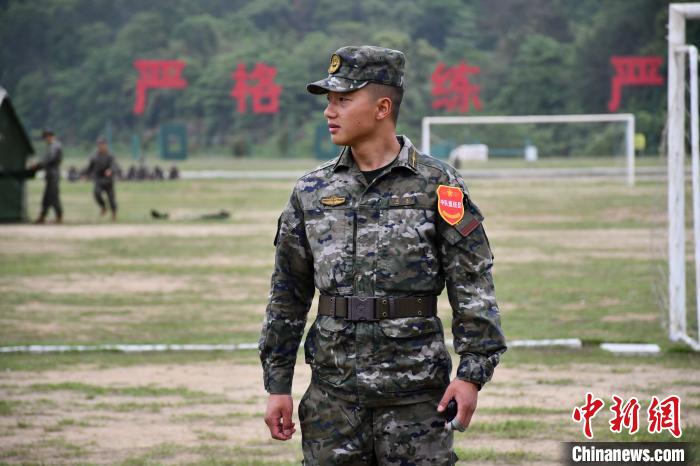 亲历"5·12"汶川地震男孩:"杨和国叔叔,15年了,我终于找到你了"|武警