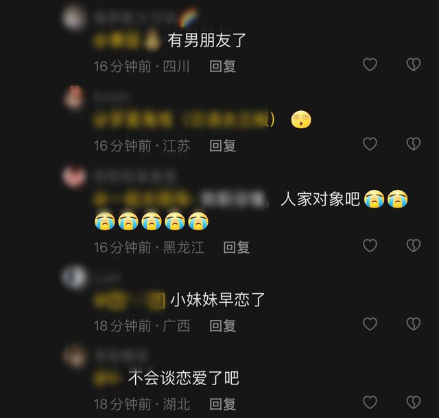 王诗龄被疑早恋！穿校服配黑丝表白手势舞，单独艾特一个异性朋友