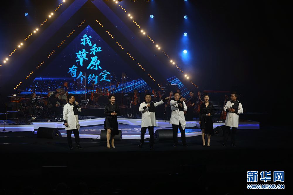 内蒙古经典歌曲演唱会《我和草原有个约定》演出现场,a-minor人声乐团