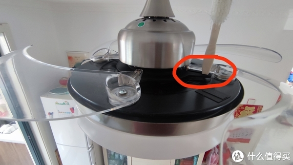 只有彻底清理了,坐在风扇下面才能放心吃饭啊