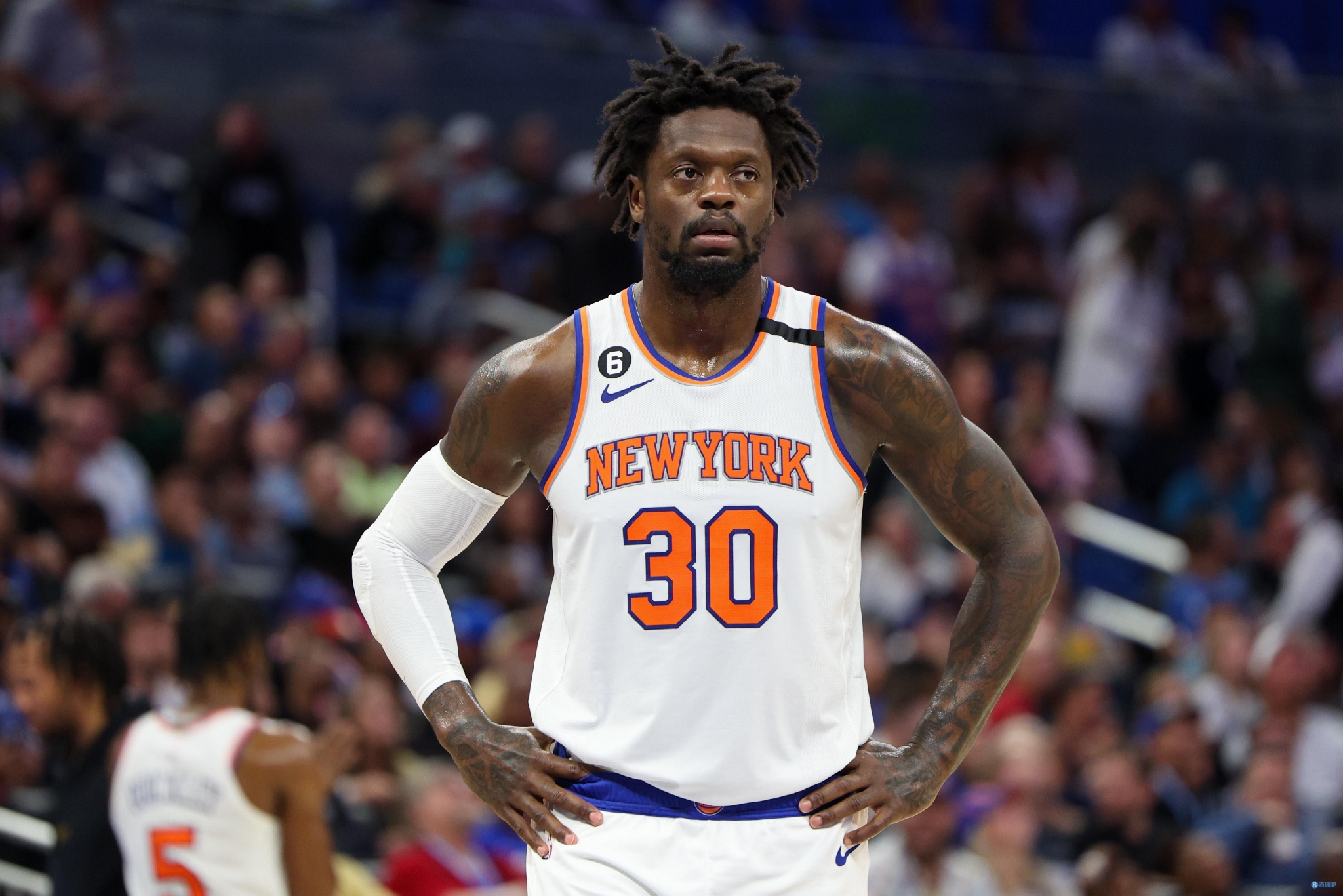 兰德尔14投仅3中&三分7中1拿到15分11板 出现3失误|兰德尔|尼克斯