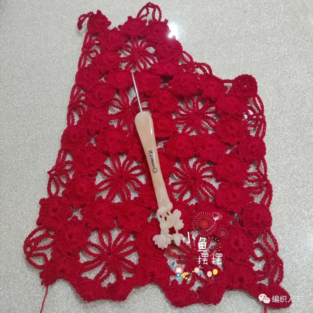 附上几张过程图没有袖子,背心款也很好看哦本篇无图解以前钩的梅花衣