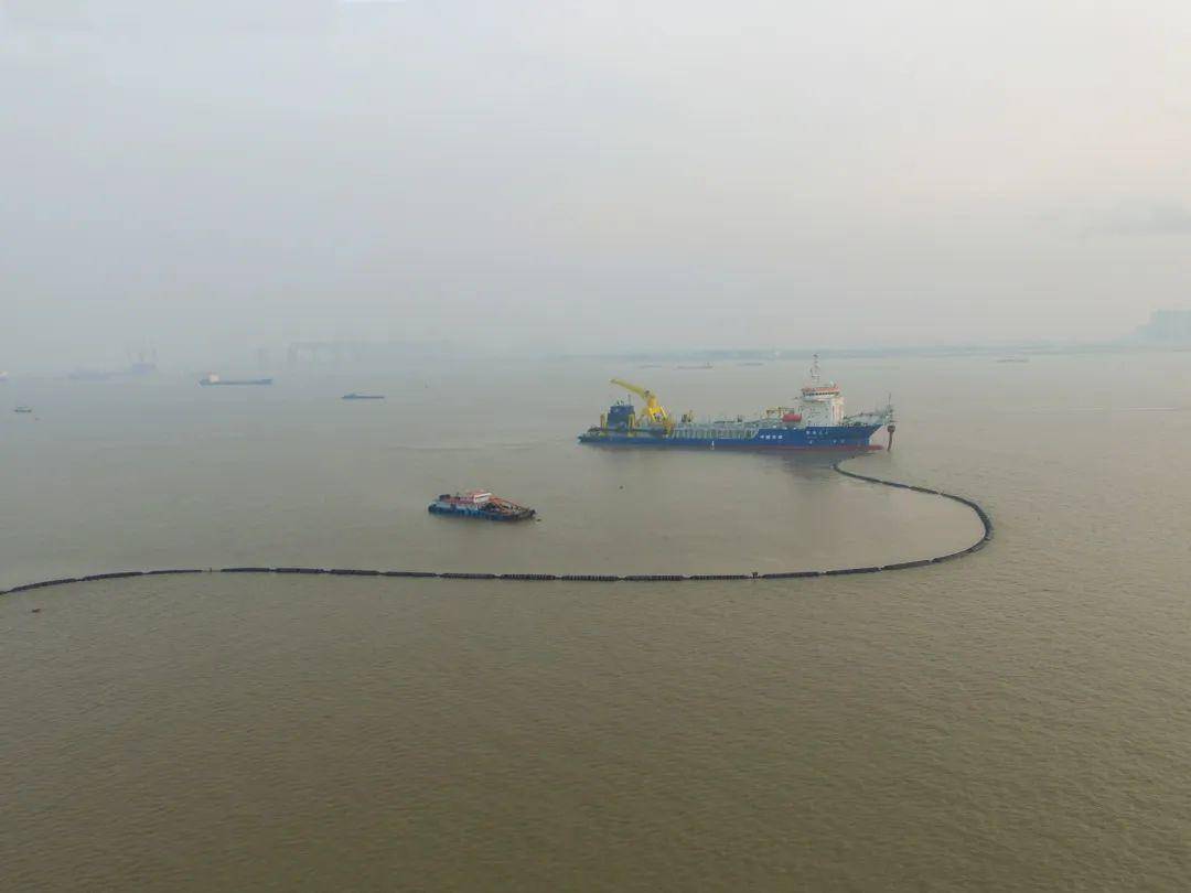 “新海虎8”出击!探访长江口上的“国之重器”__财经头条