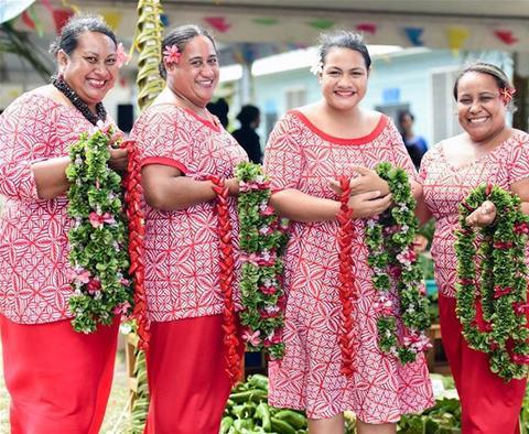 郭 磊摄)走进萨摩亚驻华使馆大厅,墙上悬挂的一幅萨摩亚少女照片映入