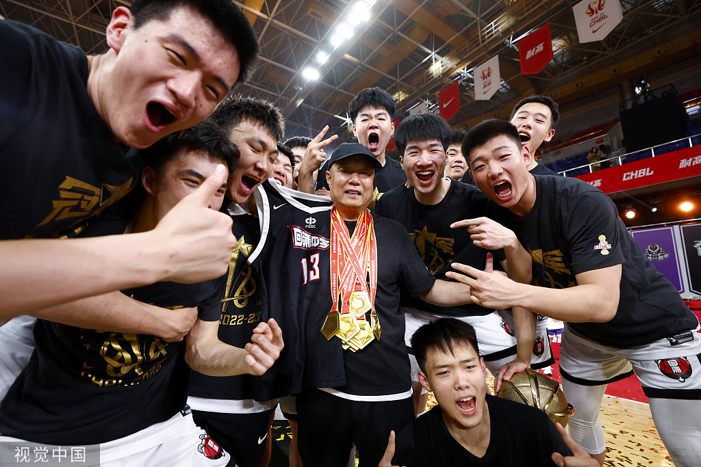 回浦中学拿下耐高联赛全国冠军.