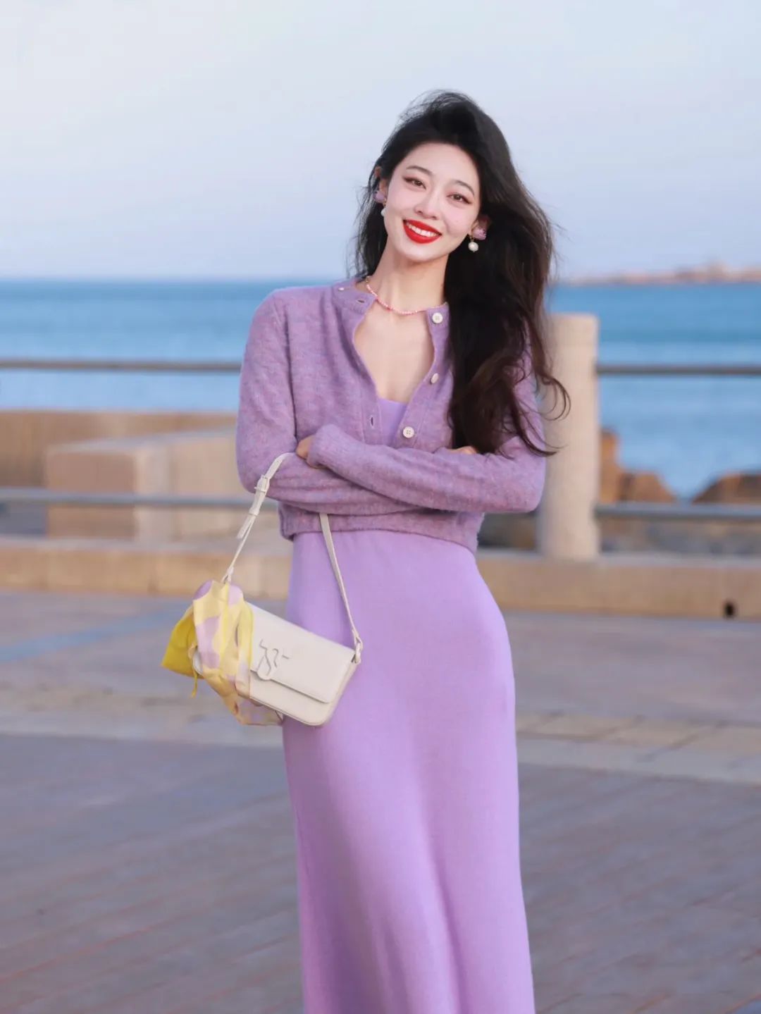 这组搭配很适合职场姐妹,就给人你在职场混挺好的感觉!cr.