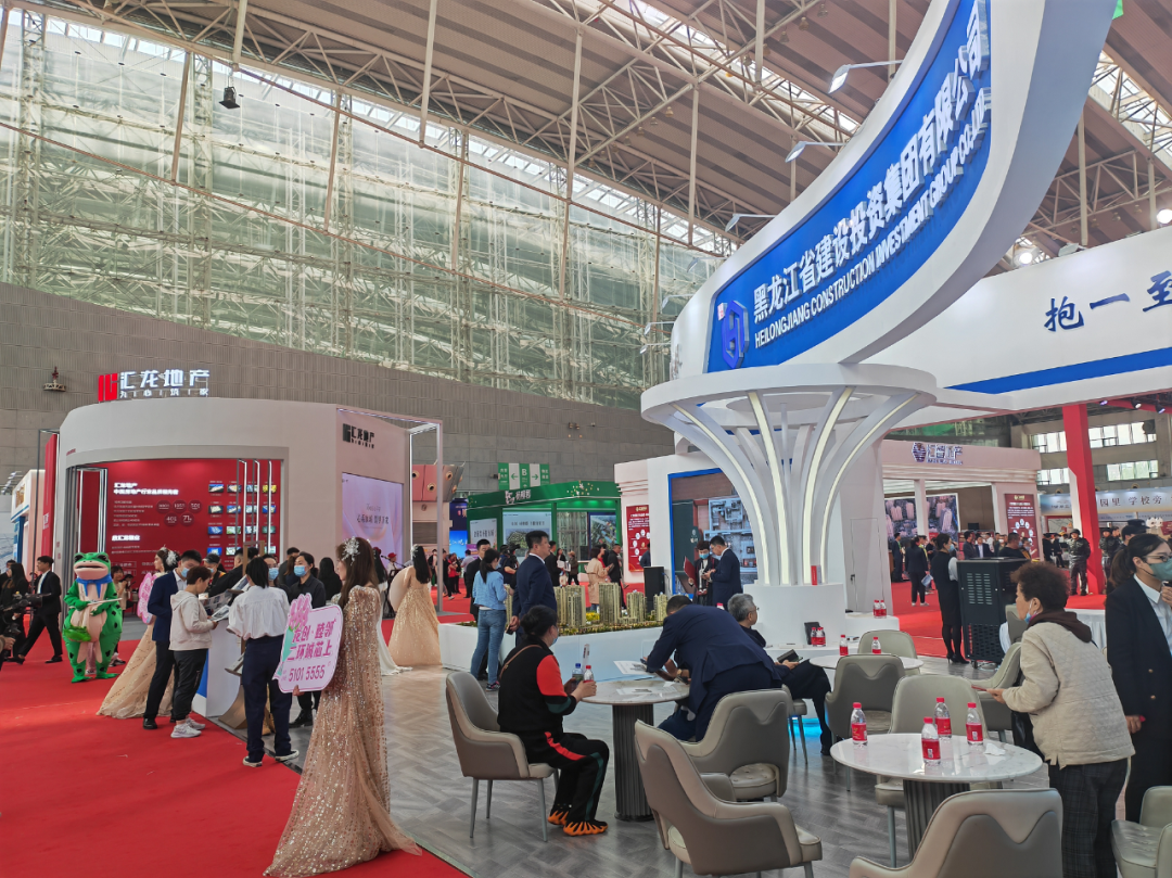 房展会现场火热.王迎超/摄