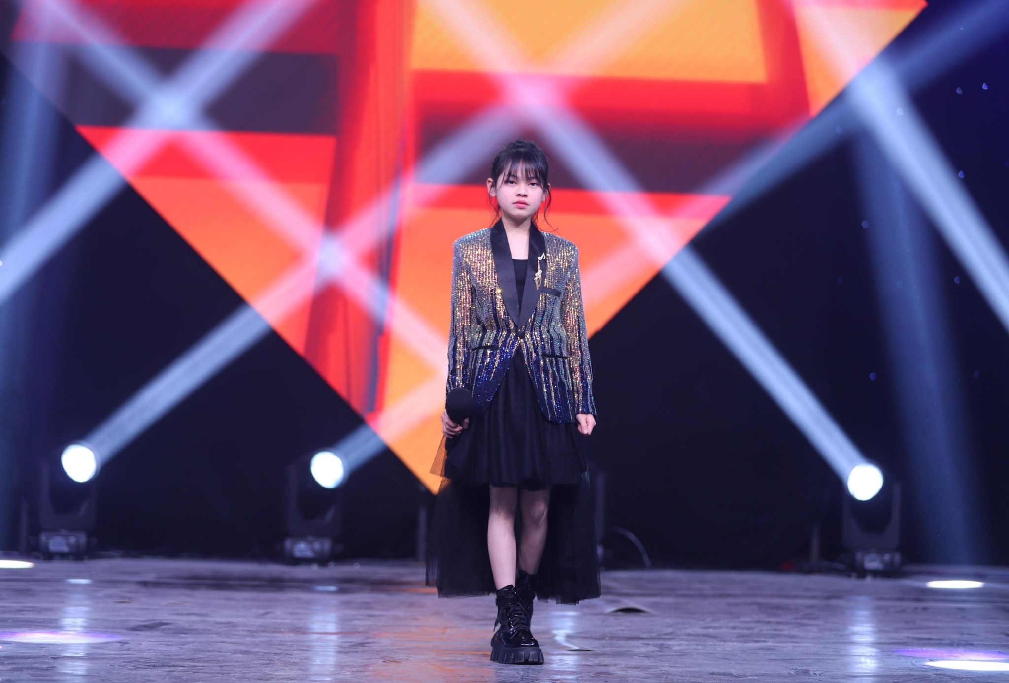 新生代女歌手邹逸辰获得华语金曲原创音乐盛典年度少儿星锐歌手奖