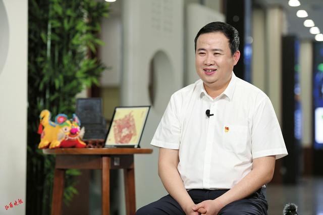 晋中市委常委,宣传部部长王兵接受记者采访. 山西晚报记者 武六红 摄