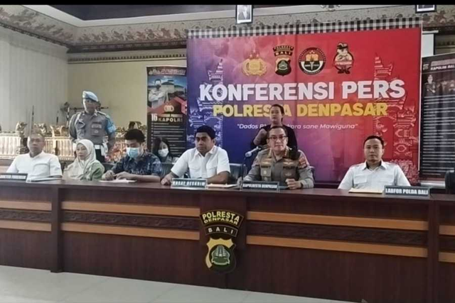 印尼警方发布会现场图片