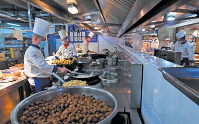 "林香斋"饭店后厨一角. 韩双喜摄