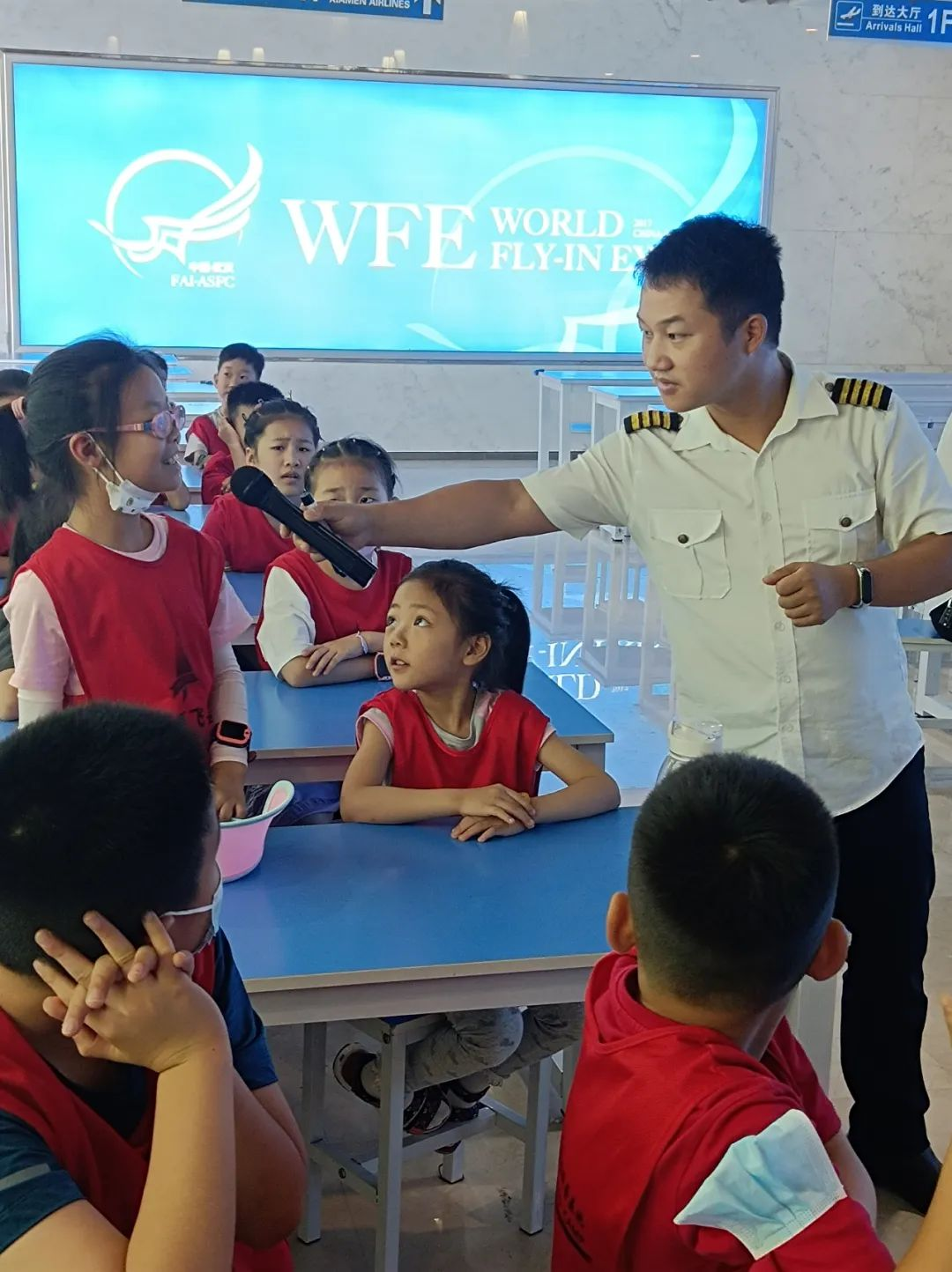 从英国的蜂王号到美国的捕食者,再到现代被各行业广泛应用的无人机