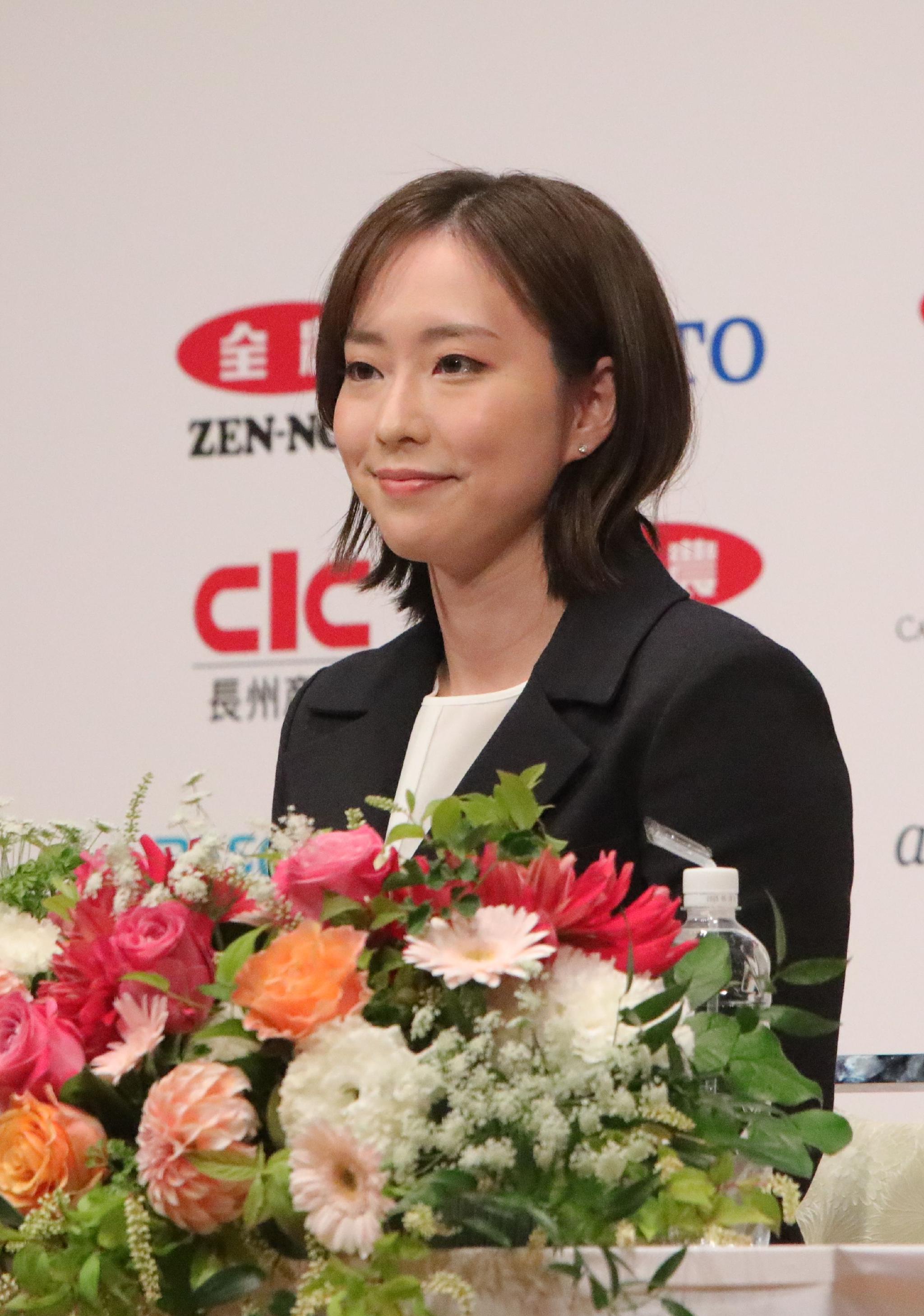 乒乓球——日本名将石川佳纯出席退役发布会__财经头条