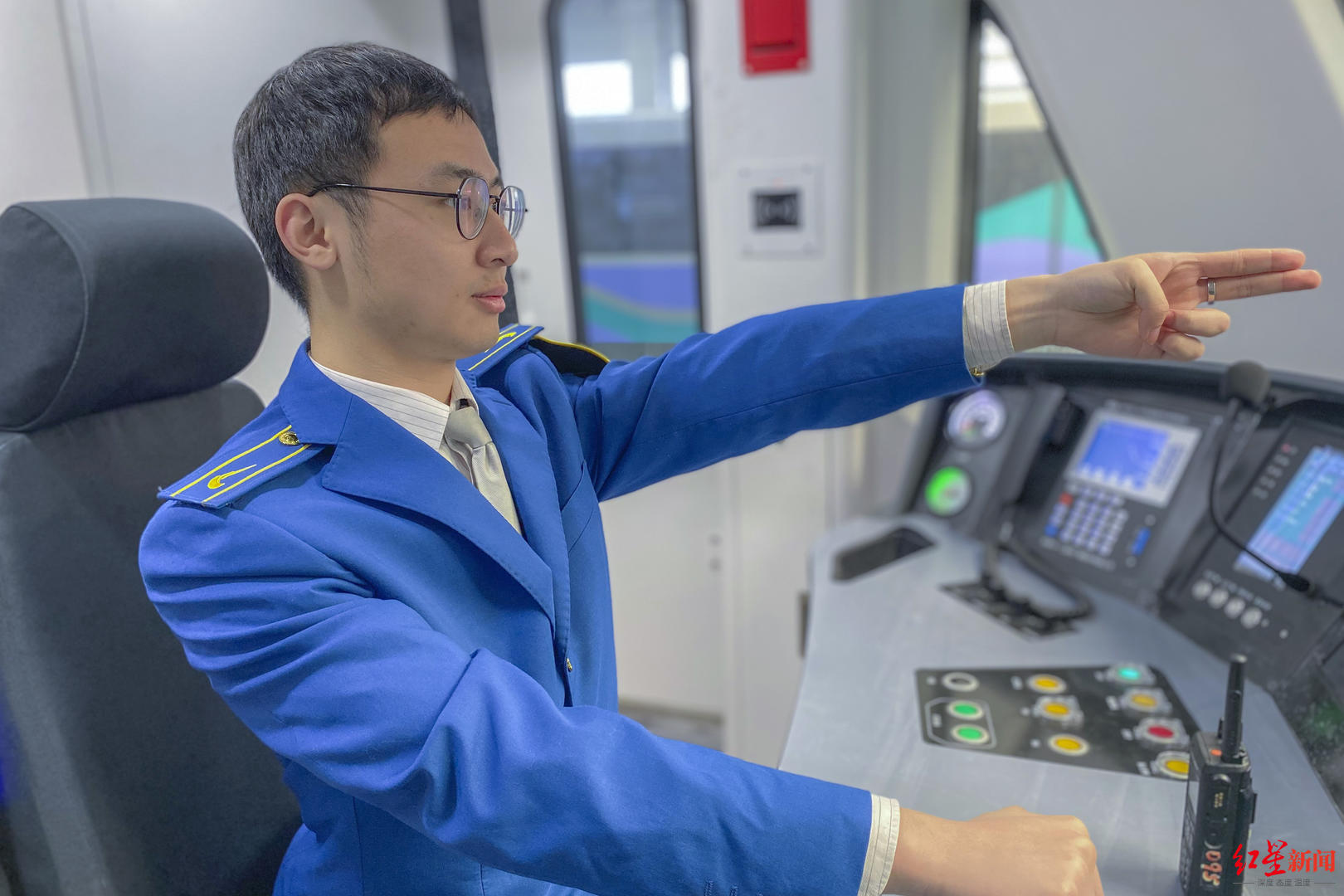 从高考失利到荣获全国五一劳动奖章这位成都地铁司机如何逆袭他说不想