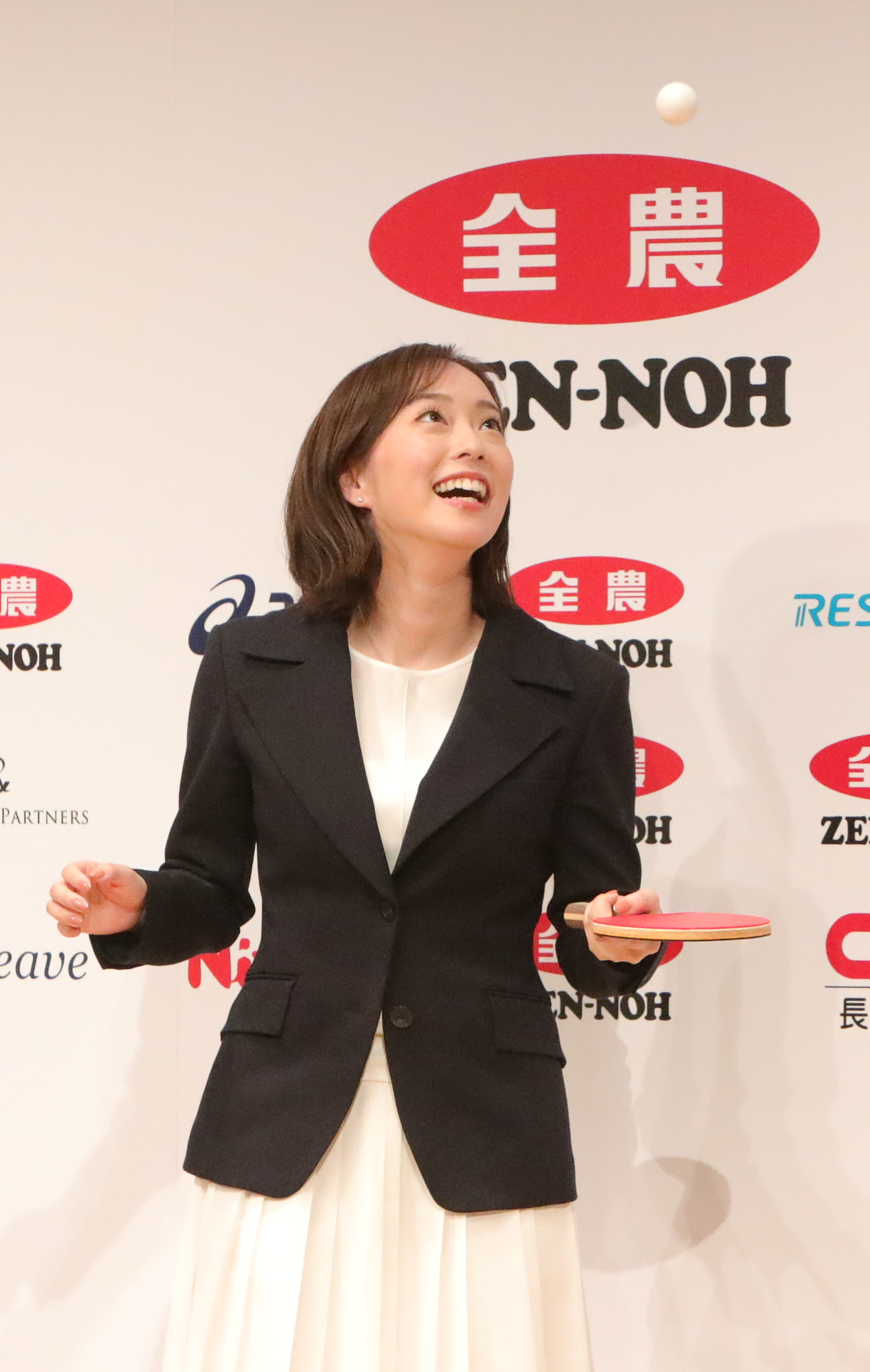 乒乓球——日本名将石川佳纯出席退役发布会__财经头条