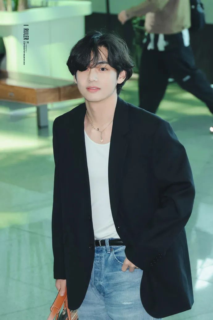 jennie与金泰亨恋情曝光?520旺桃花穿搭快来学!__财经头条