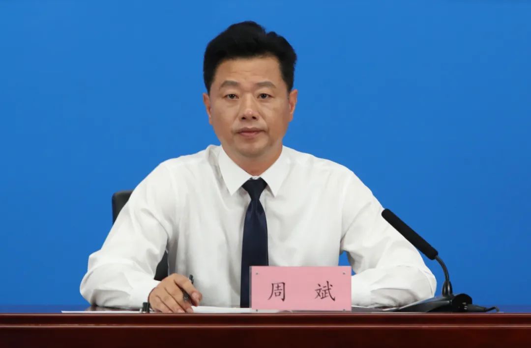 武汉市城管执法委副主任周斌介绍相关情况.记者杨涛&nbsp;摄