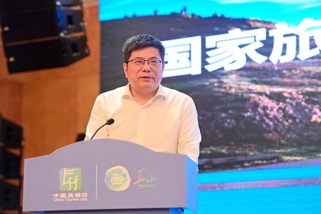 中国旅游研究院院长戴斌带来了题为《国家旅游线路的长江样本与瓤峡