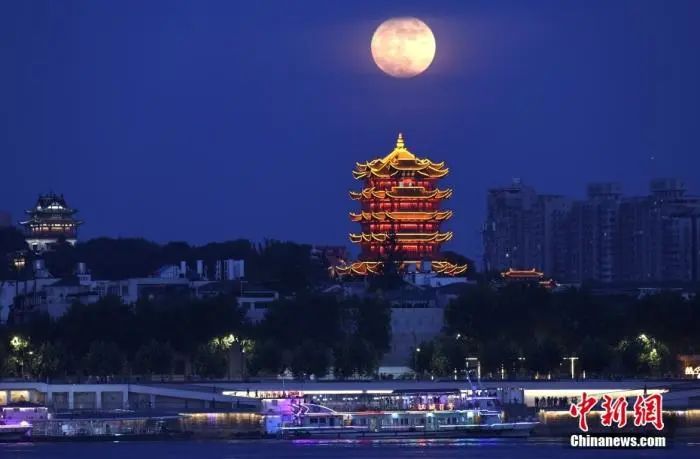 月升黄鹤楼。来源：视觉中国