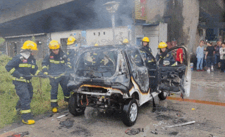 ▲因为没有牌照，至今也没有官方统计数据到底有多少违规的“老头乐”在路上行驶。