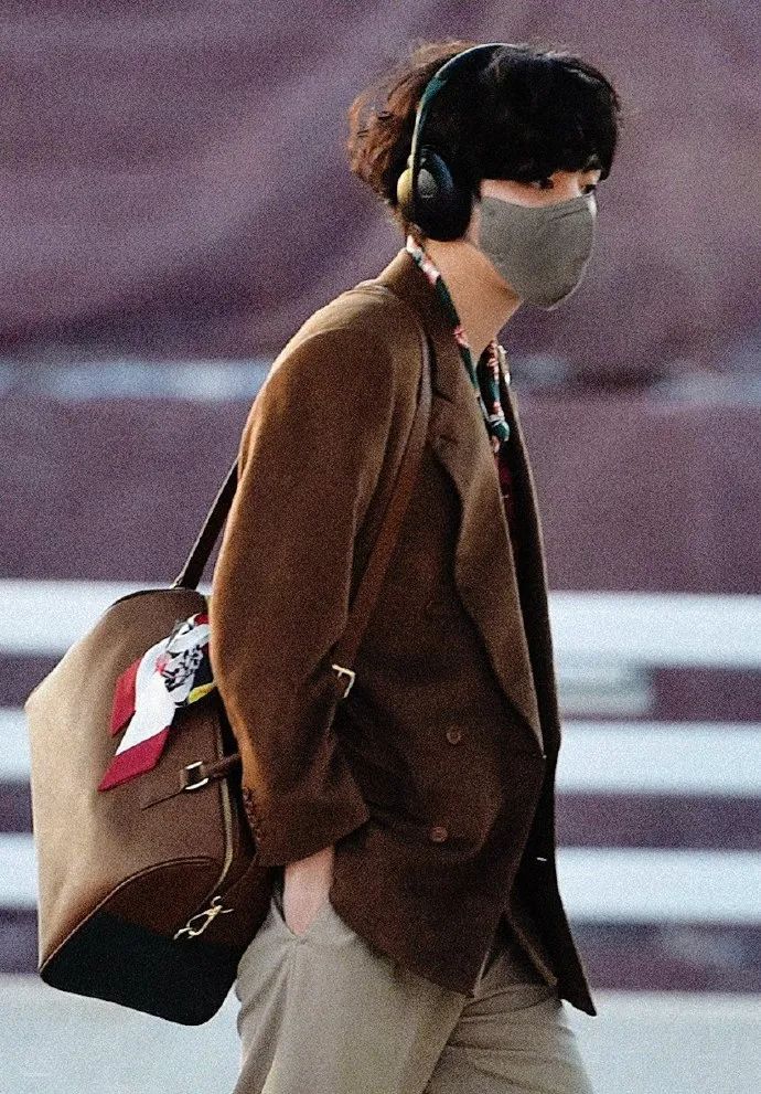 jennie与金泰亨恋情曝光?520旺桃花穿搭快来学!__财经头条