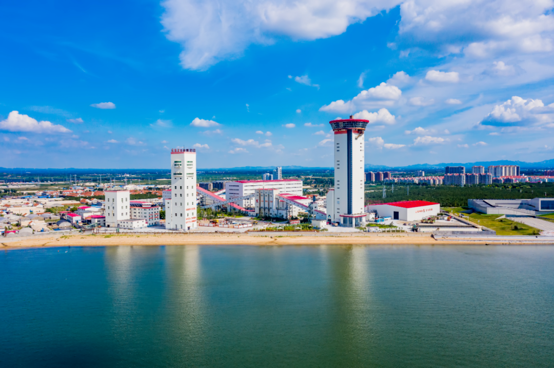 图为正在开采的莱州市三山岛金矿.西岭金矿位于三山岛金矿的深部.