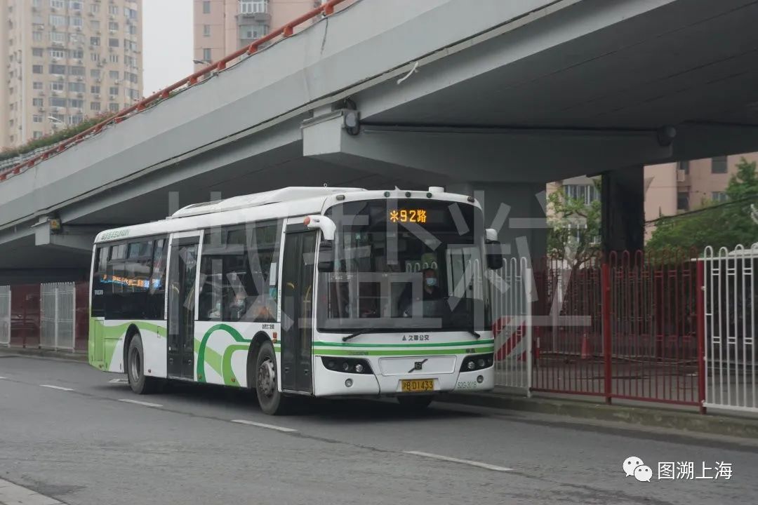 92路swb6120v4le(s2g)型客车,上海体育场@中山南二路(魏家钧 摄)