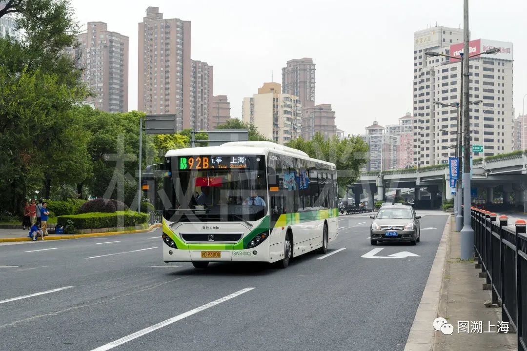 92路b线swb6128ev52(swb)型客车,中山南二路(贺佳伟 摄)