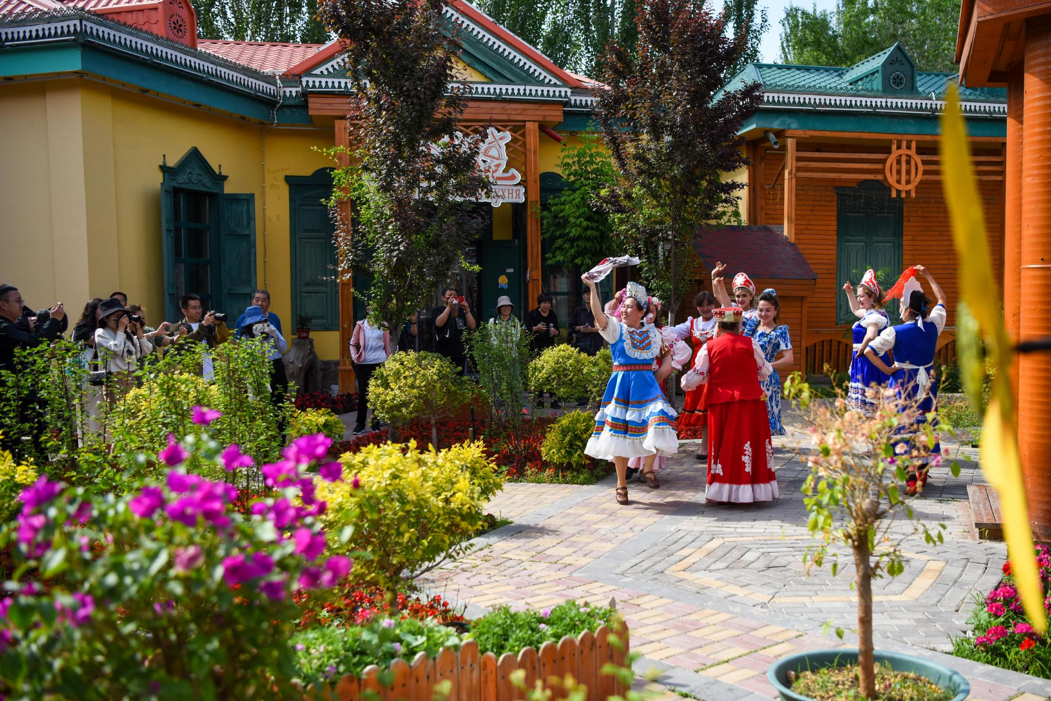 新疆伊犁六星街——一条正在焕发出青春光彩的老街__财经头条