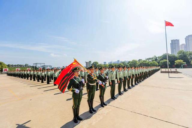 千餘名新兵被授予列兵警銜 - 新浪香港