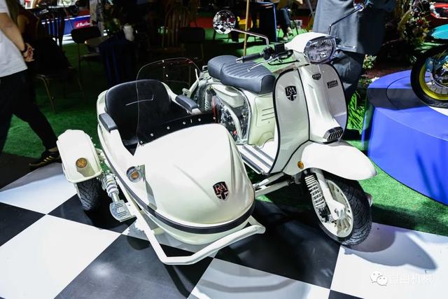 358万元royalalloy侉子车型发布唯一透明壳踏板车正式发布