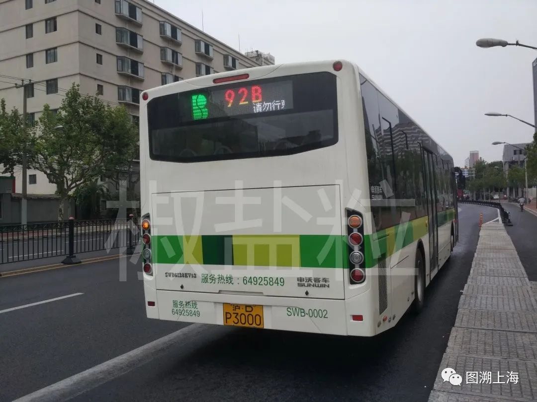 92路b线swb6128ev52(swb)型客车,漕宝路虹漕路(魏家钧 摄)