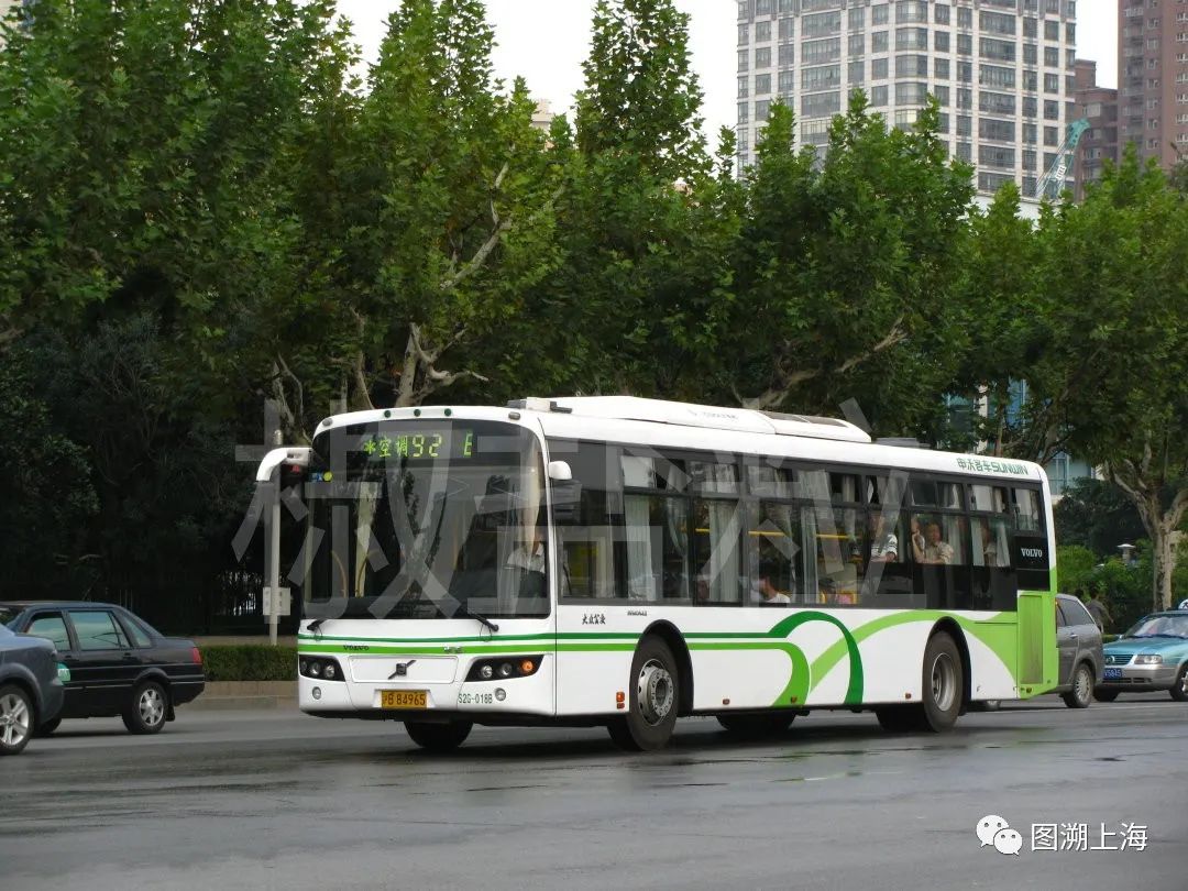 92路b线swb6120v4le(s2g)型客车,中山南二路(魏家钧 摄)