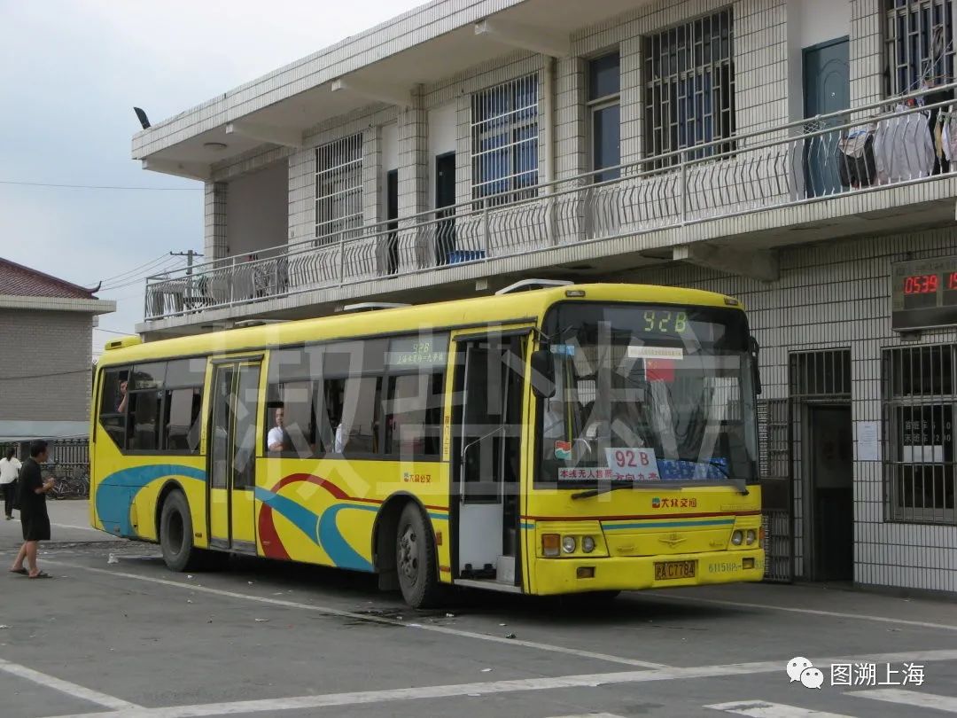 6122ur3ah(xml)型客车,九亭汽车站(李凯 摄)92路b线xml6112phev1(xml)