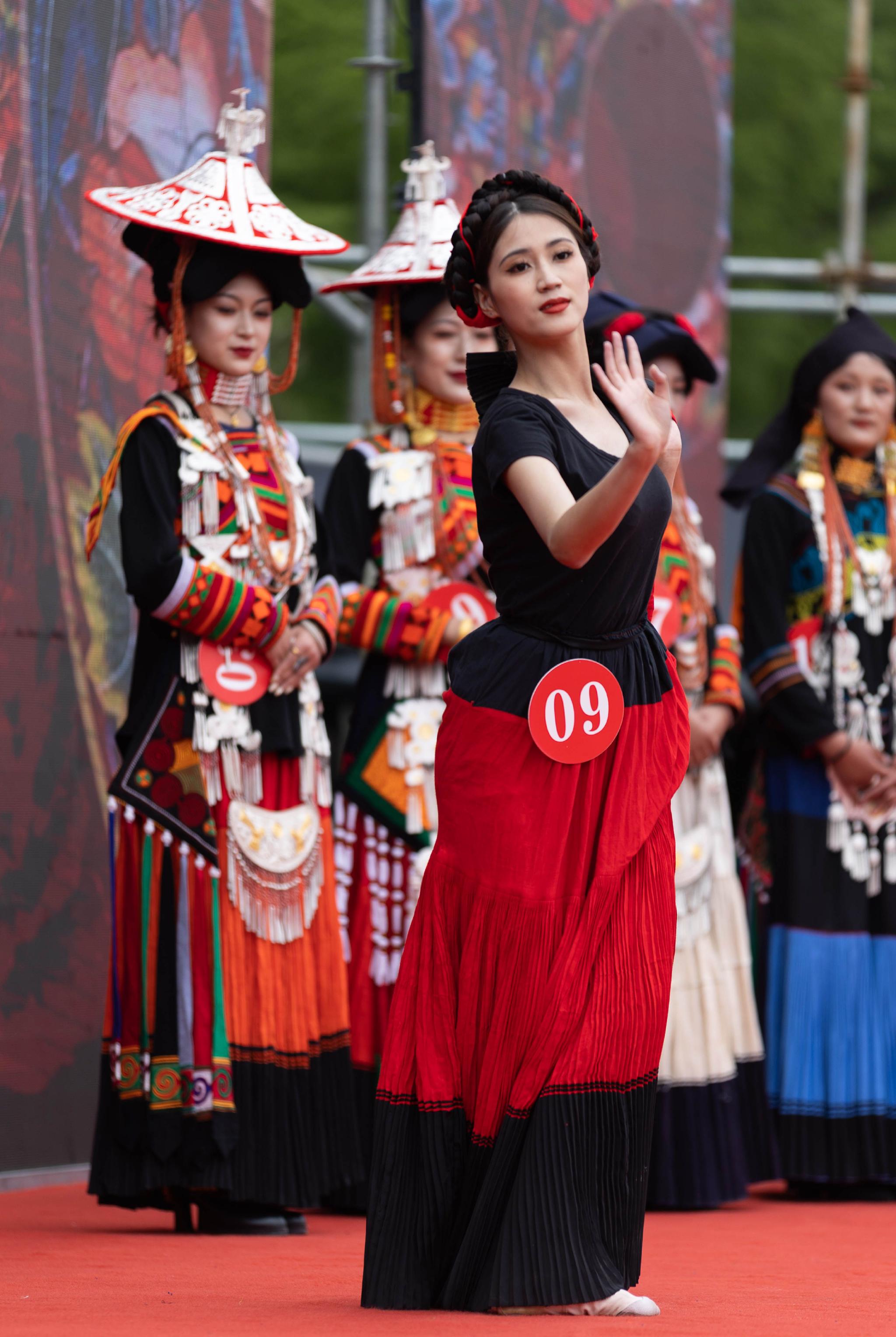 四川美姑县寻找最美索玛花