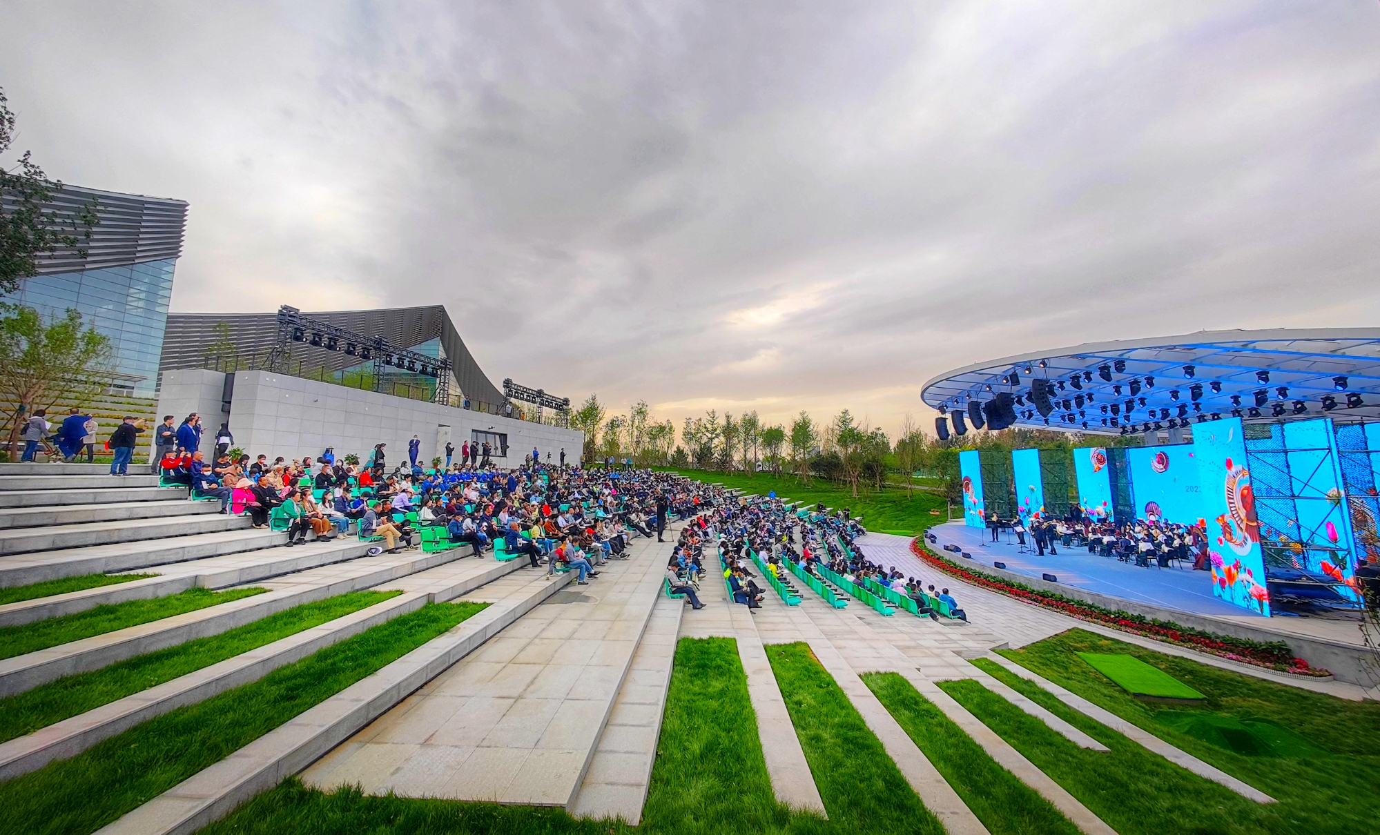 绿心露天剧场迎来公益演出,北京艺术中心初露真容|北京市_新浪财经