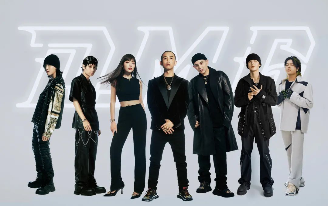 g以"饱和式攻击"的方式全员亮相,在36位rapper中占到几乎1/4的位置