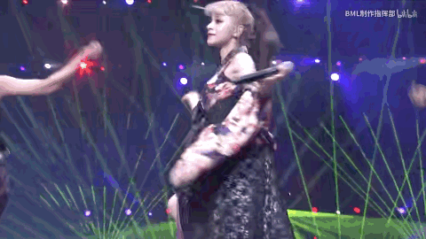 扶朕起来，朕还能吸。图/UP主@BML制作指挥部视频截取