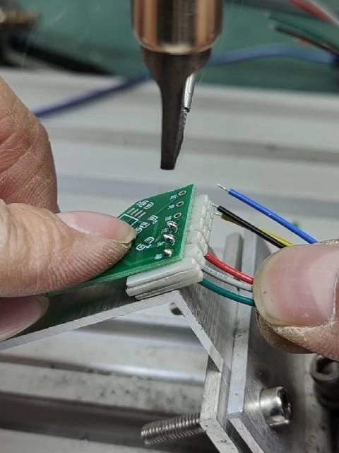 PCB板3条线同时焊，焊点饱满，省力省时省锡丝|PCB板|焊点_新浪新闻