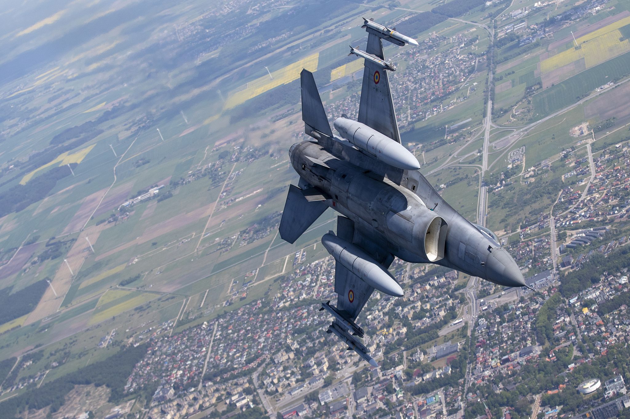 当地时间2023年5月22日,立陶宛,葡萄牙空军f-16军用战机在立陶宛领空