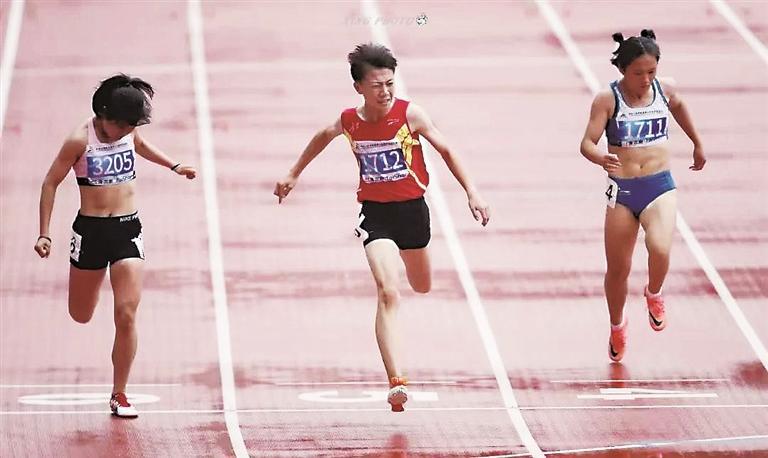 年僅16歲的寧夏運動員馬蕊在女子100米預賽中以11秒38的成績打破亞洲