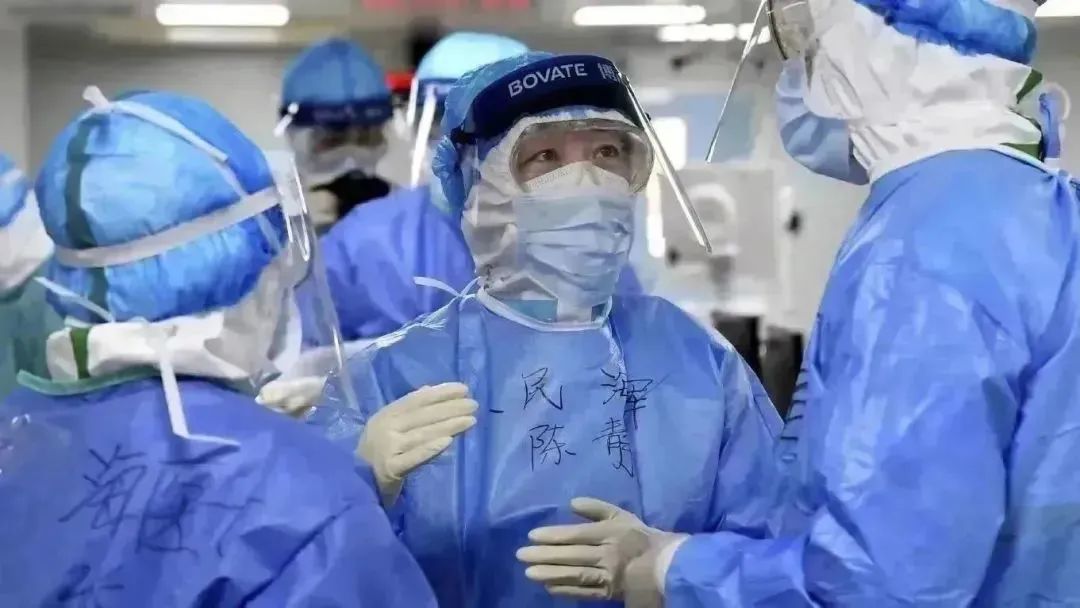 2020年,陈静随医疗队驰援武汉抗击疫情,被称为"硬核护士长"