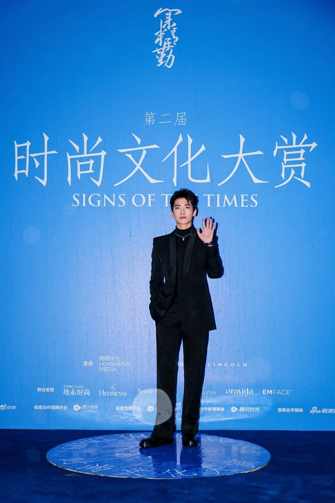 杨洋栩栩华生官方照🈶️ 这侧颜真的每次看每次被震惊|杨洋|华生_新浪新闻