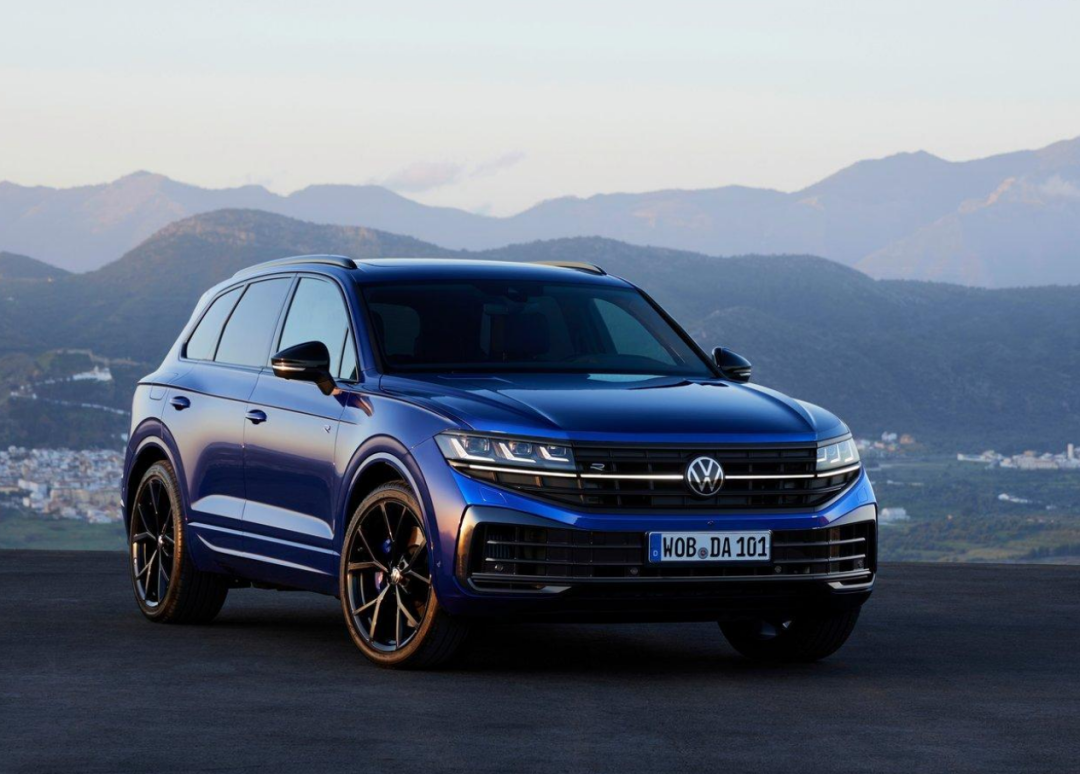 0l v6汽油发动机,最大功率250kw峰值扭矩450n·m;两台高低功率的v6